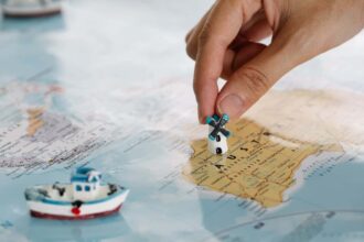 Balisage portuaire assurant la sécurité des navires en mer