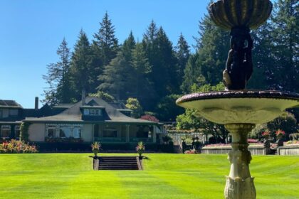 grande maison avec jardin