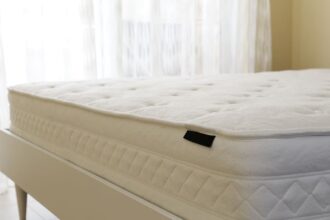 Différents types de matelas avec variétés d'épaisseur