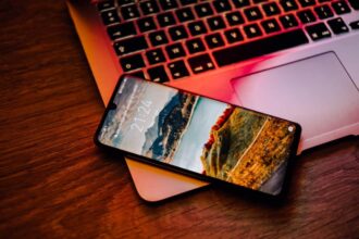 Smartphone HONOR Magic 5 Lite avec écran incurvé OLED en promotion Black Friday